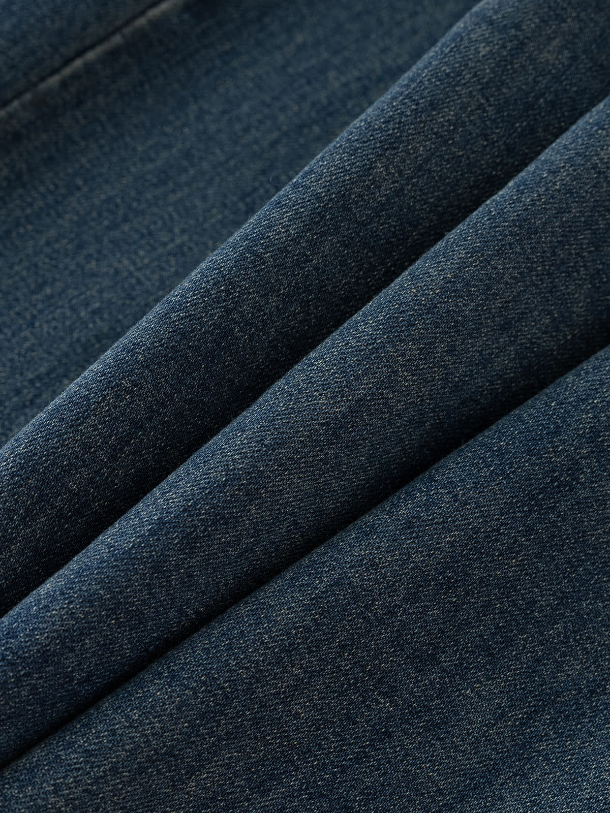 YEEYEEWang wide-leg jeans in mid-wash blue, Asian-fit cut, close-up of denim fabric texture.