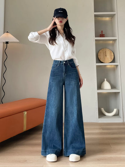 YEEYEEWang wide-leg jeans in vintage blue, Asian-fit cut, front lifestyle look on model.