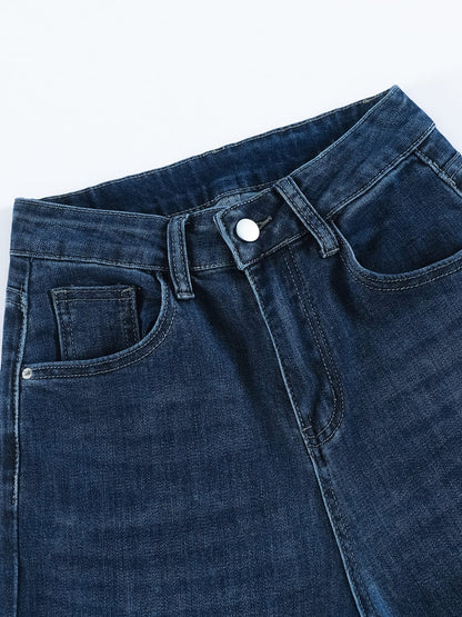 YEEYEEWang wide-leg jeans in vintage blue, Asian-fit cut, close-up of waist and button.