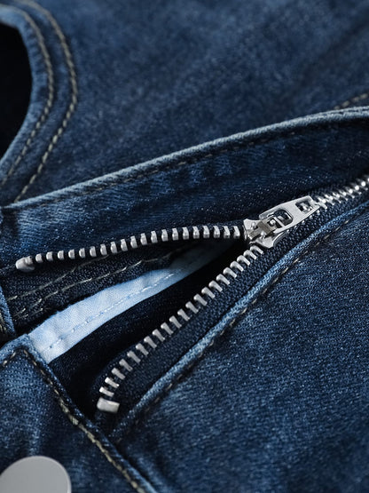 YEEYEEWang wide-leg jeans in vintage blue, Asian-fit cut, close-up of zipper detail.