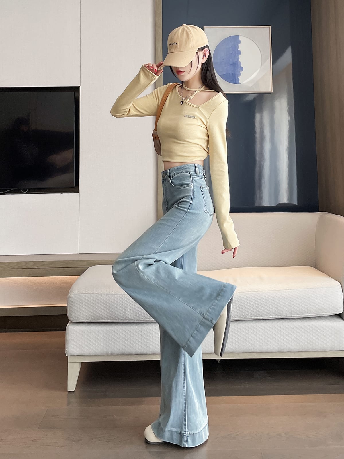 YEEYEEWang wide-leg jeans in light wash blue, Asian-fit cut, leg up showing wide fit.
