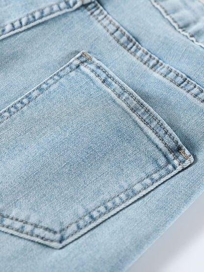 YEEYEEWang wide-leg jeans in light wash blue, Asian-fit cut, close-up of back pocket.
