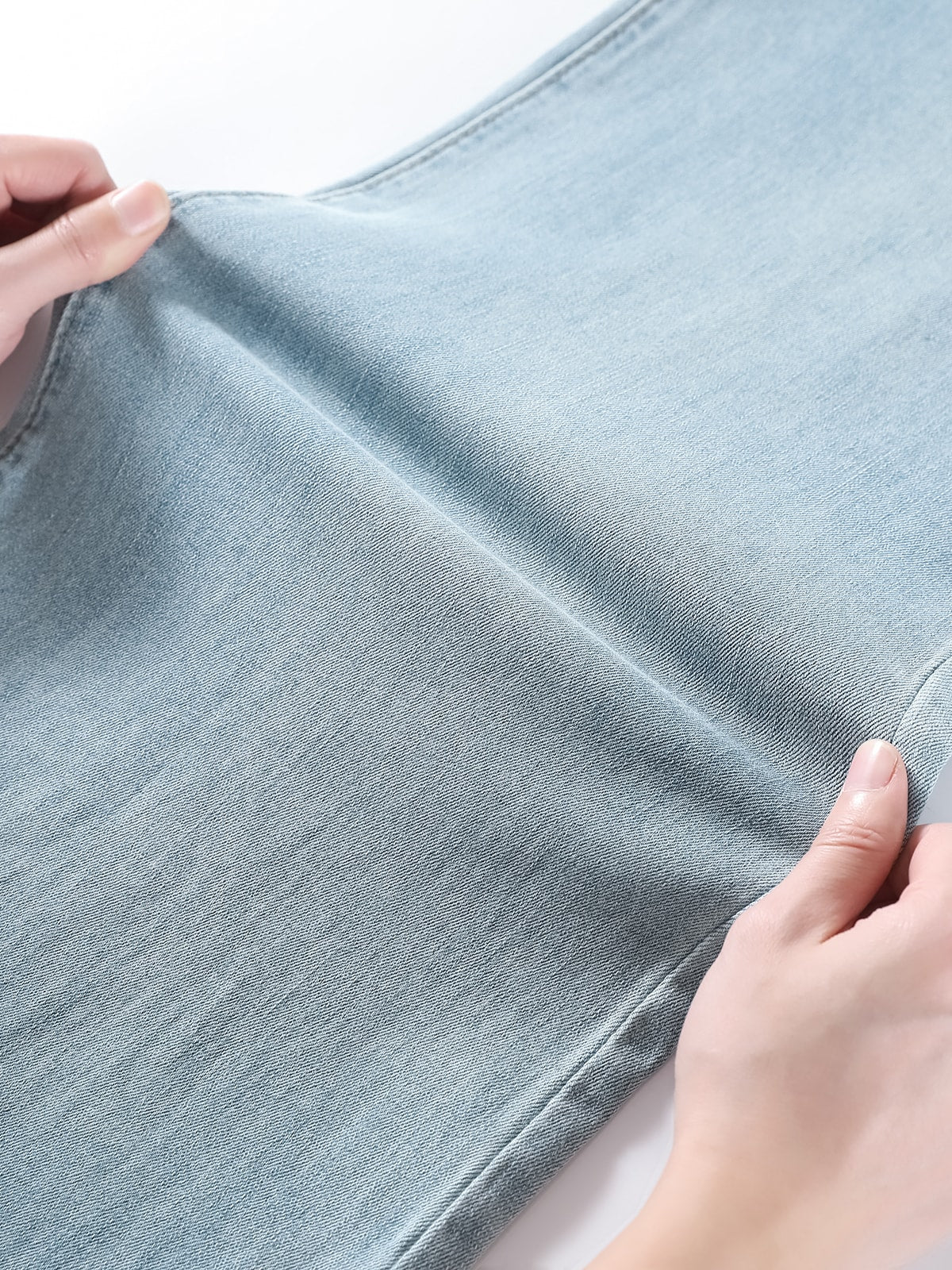YEEYEEWang wide-leg jeans in light wash blue, Asian-fit cut, close-up of denim fabric texture.