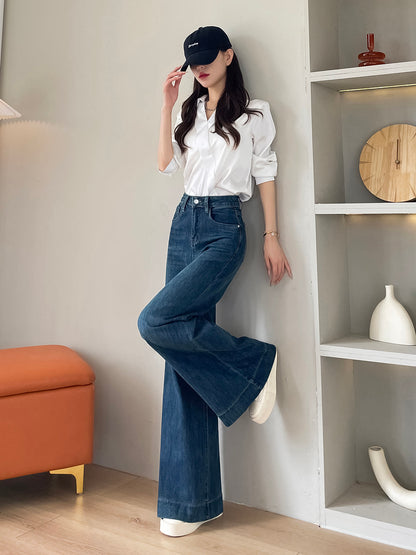 YEEYEEWang fleece-lined wide-leg jeans in vintage blue, Asian-fit cut, leg up showing fit.