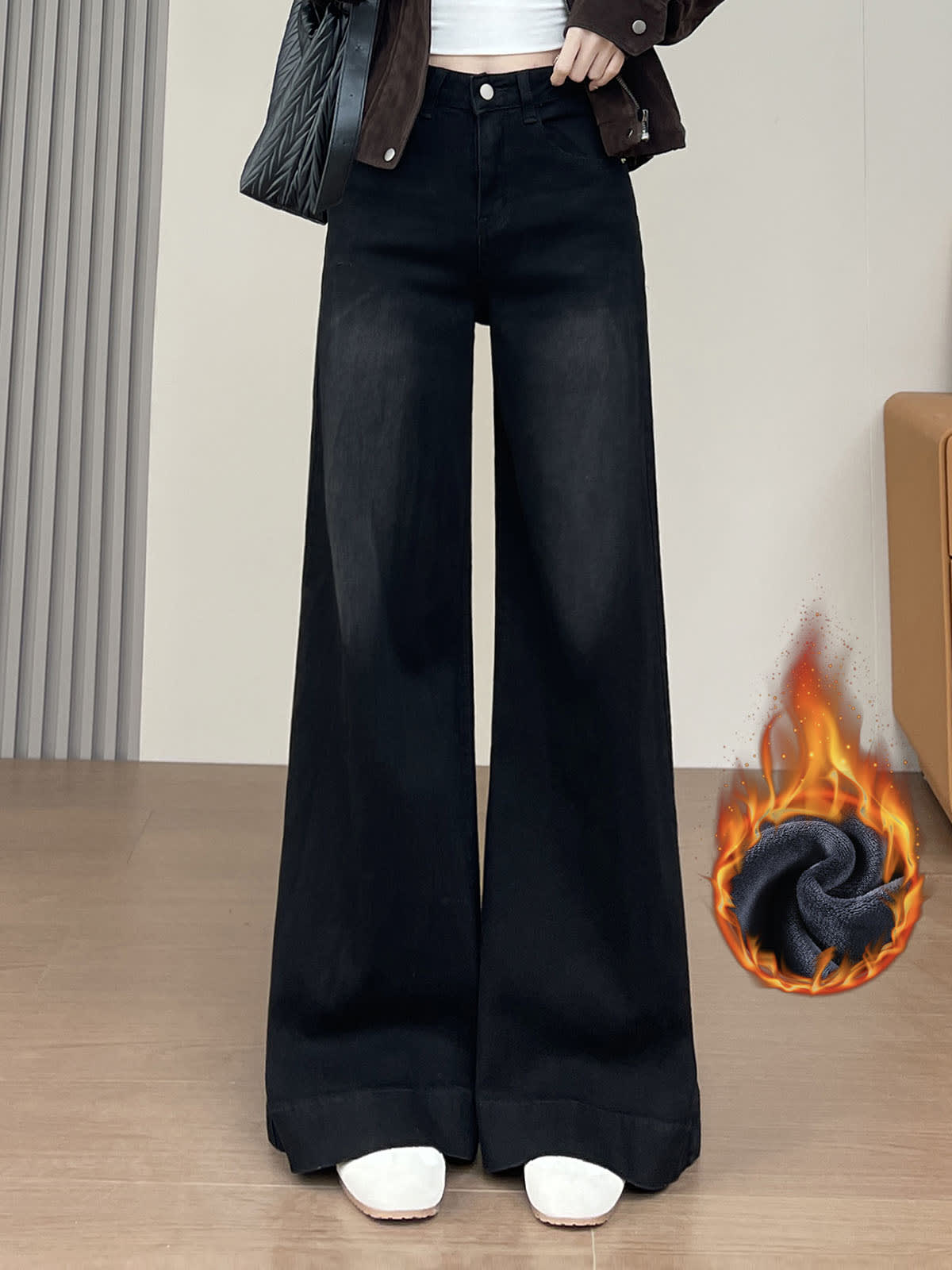 Jeans à jambes larges YEEYEEWang doublés polaire en noir uni, coupe Asian-fit, vignette de variante.
