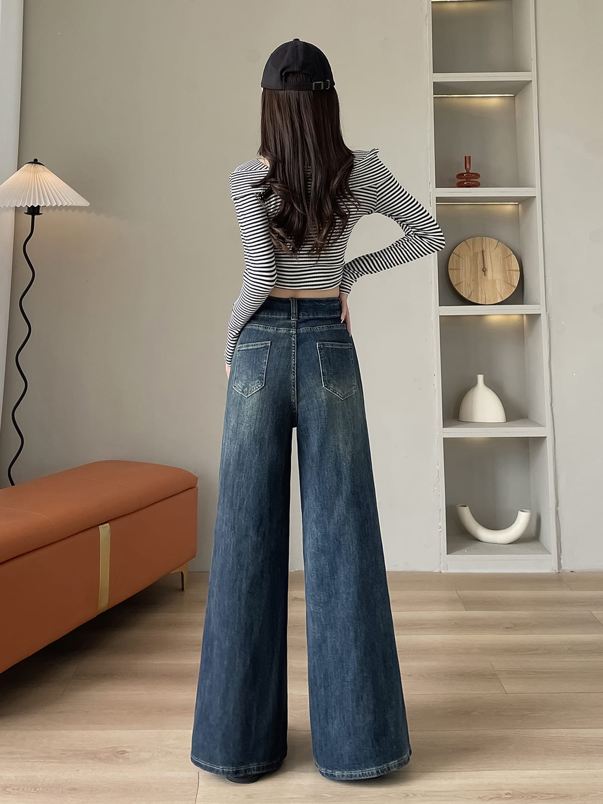 YEEYEEWang wide-leg jeans in mid-wash blue, Asian-fit cut, back view highlighting pocket placement.