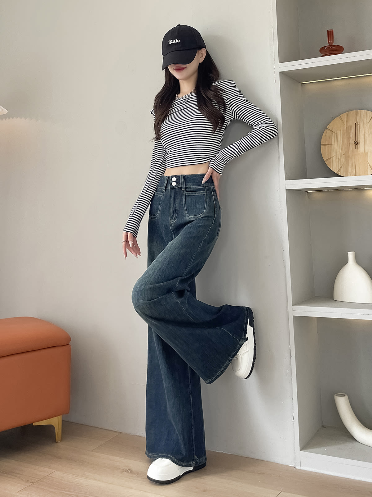 YEEYEEWang wide-leg jeans in mid-wash blue, Asian-fit cut, full look with stylish accessories.