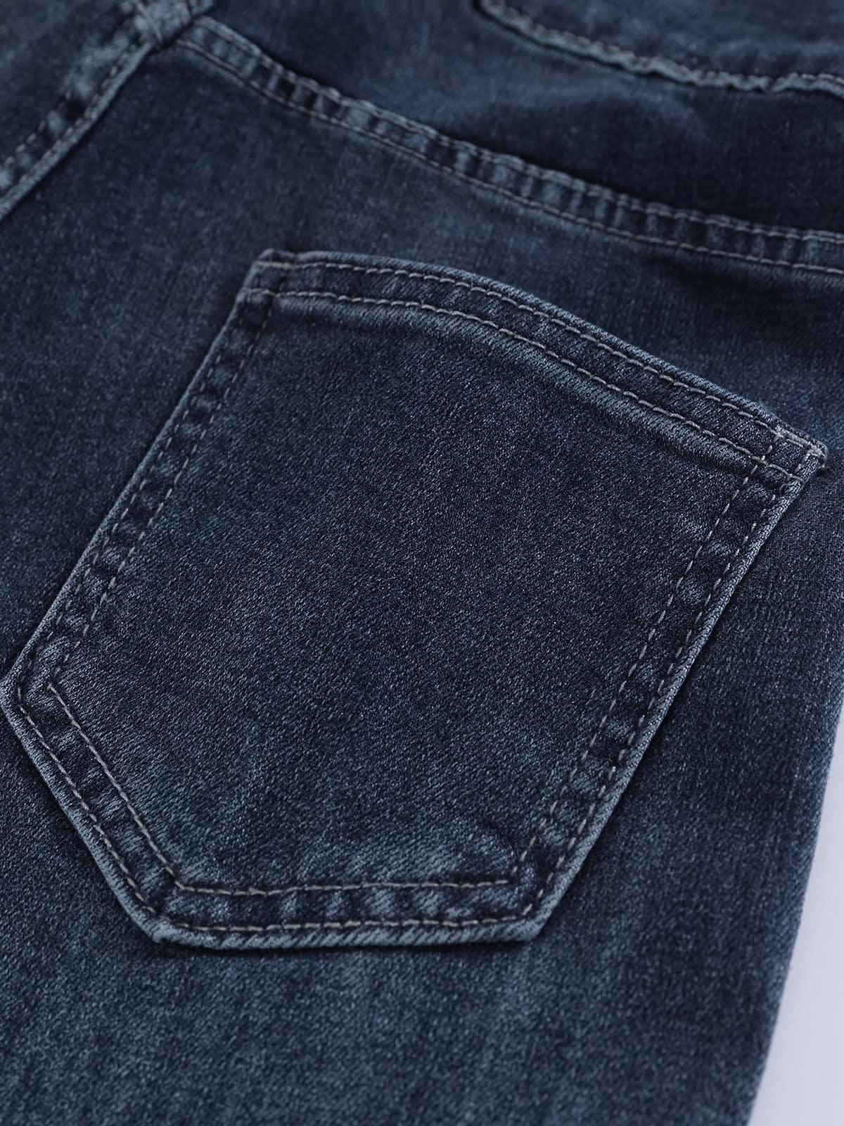 YEEYEEWang wide-leg jeans in mid-wash blue, Asian-fit cut, back pocket stitching detail.