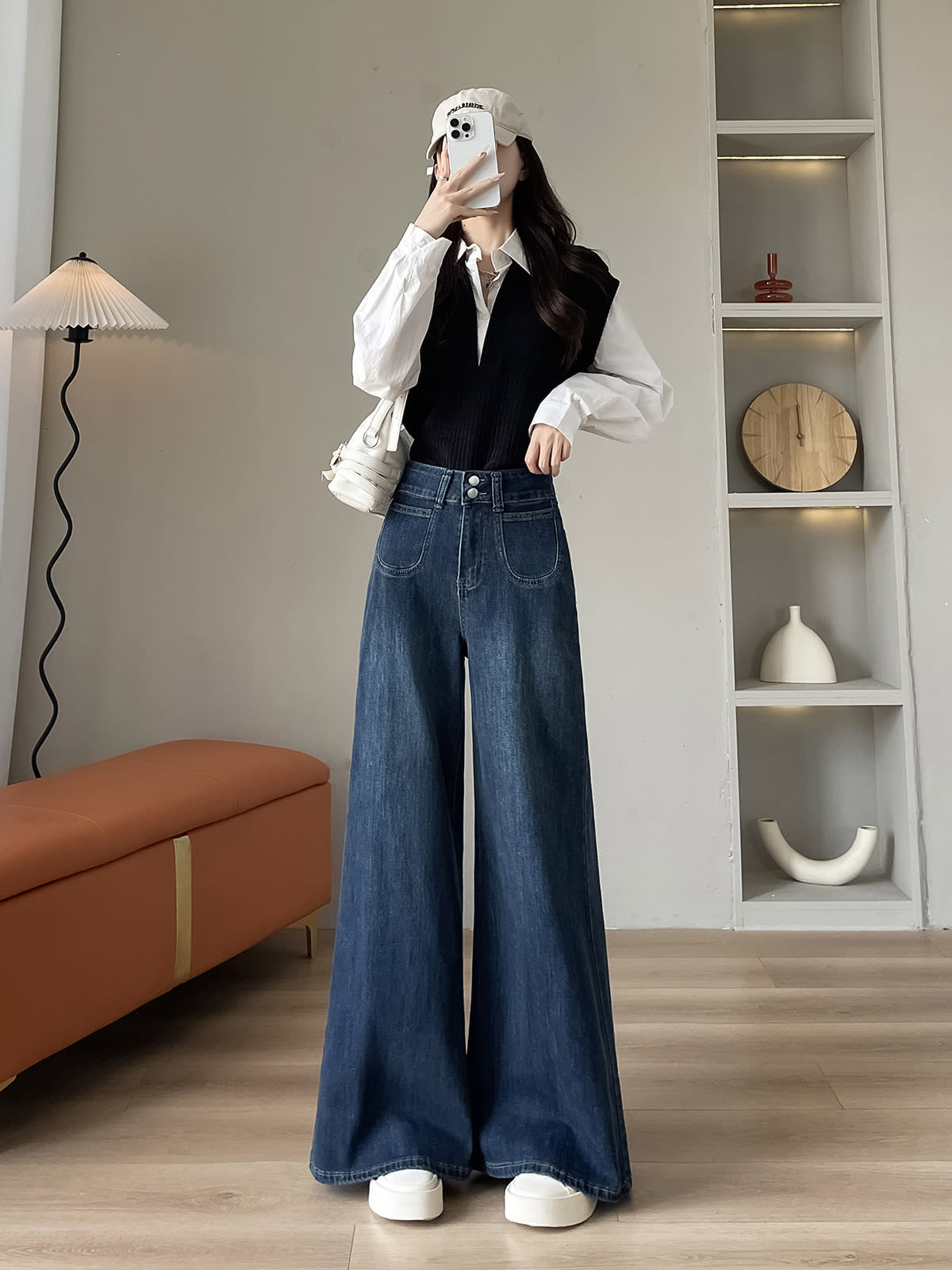 YEEYEEWang wide-leg jeans in vintage blue, Asian-fit cut, model wearing front view with casual top.