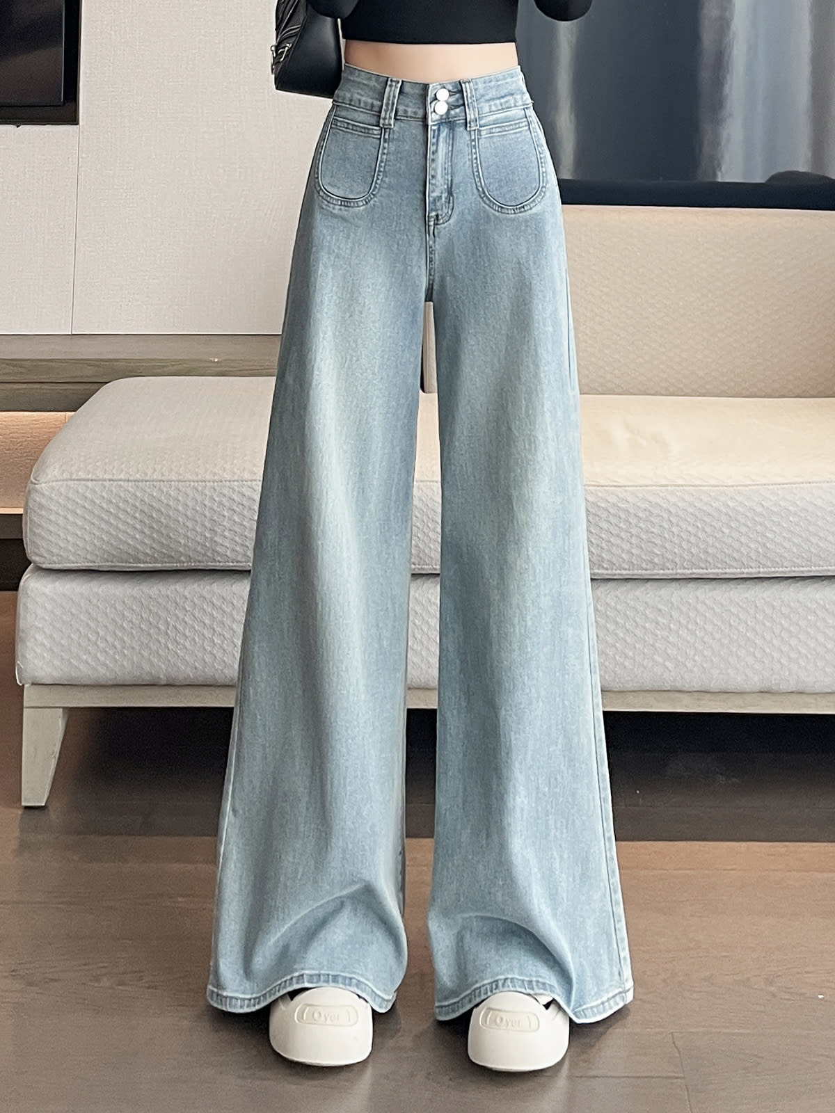 YEEYEEWang wide-leg jeans in light wash blue, Asian-fit cut, variant thumbnail showing front design.