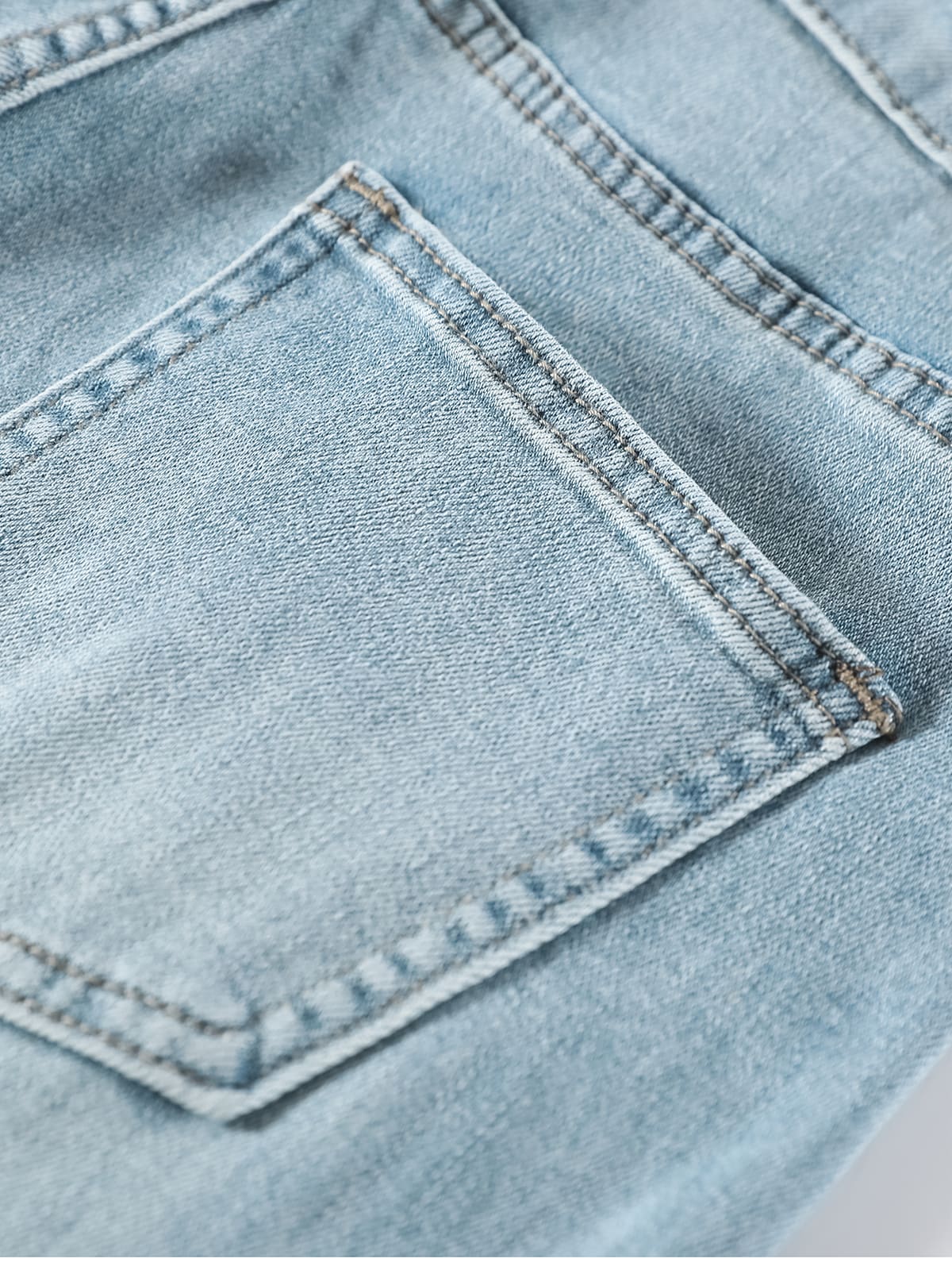 YEEYEEWang wide-leg jeans in light wash blue, Asian-fit cut, back pocket stitching detail.