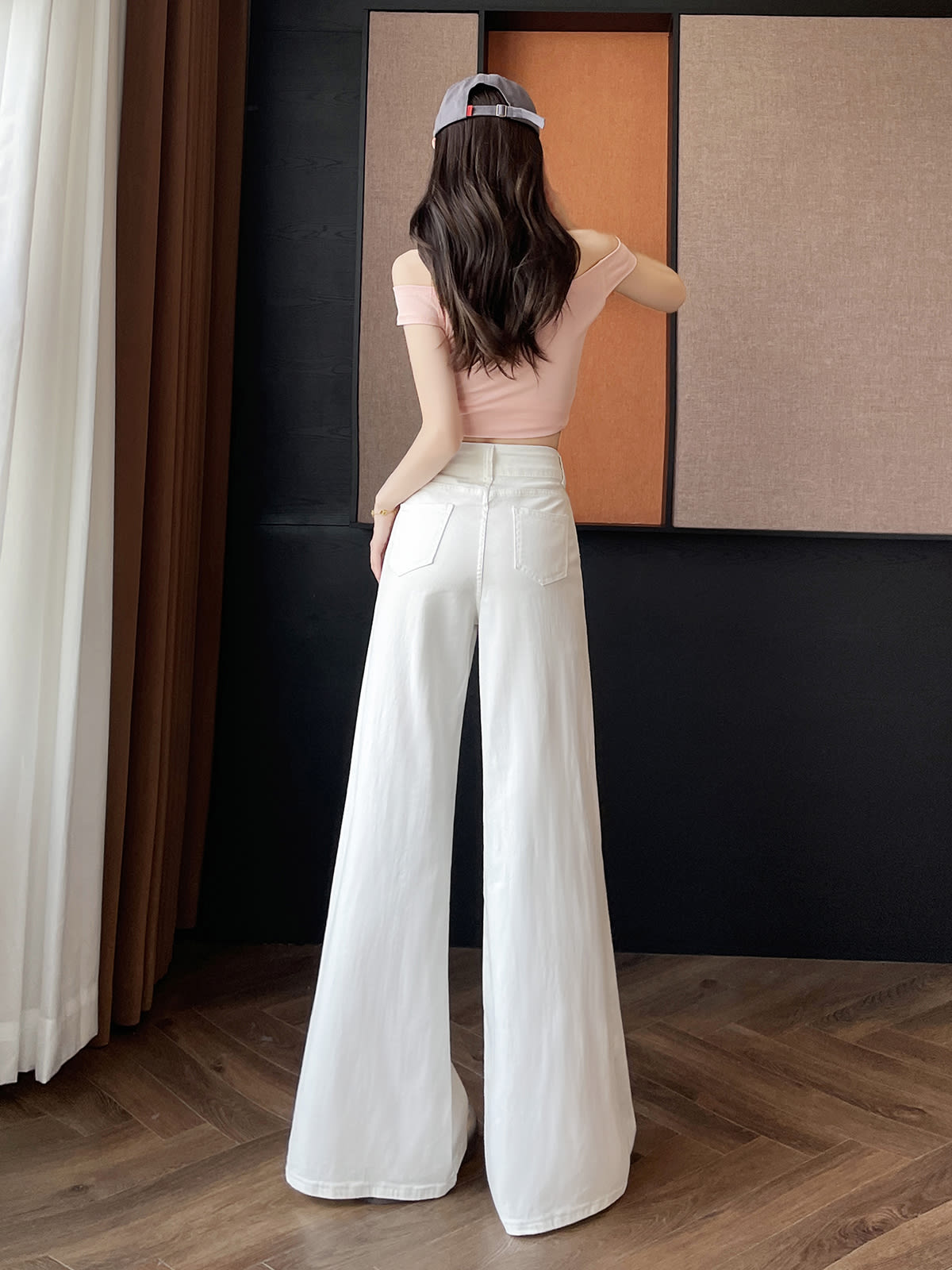 YEEYEEWang wide-leg jeans in white, Asian-fit cut, back view highlighting pocket placement.