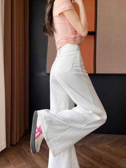 YEEYEEWang wide-leg jeans in white, Asian-fit cut, full look with stylish accessories.