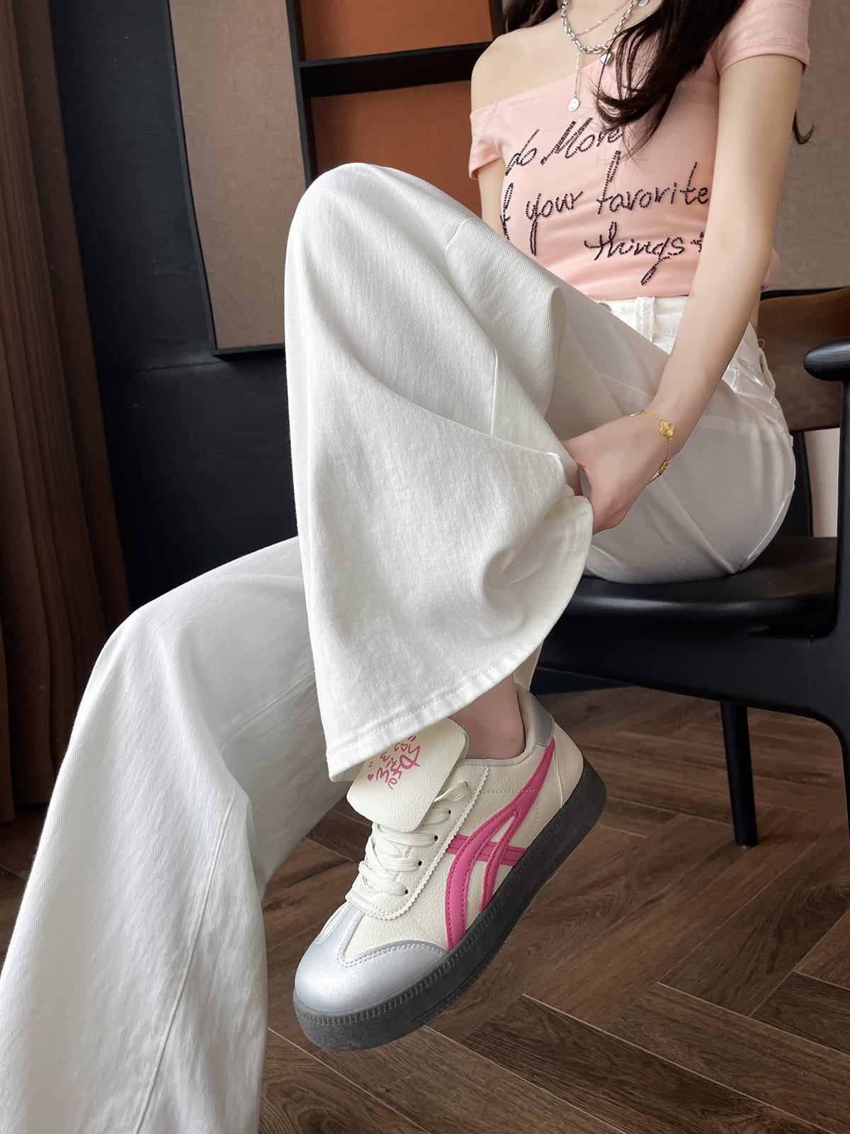 YEEYEEWang wide-leg jeans in white, Asian-fit cut, model sitting pose highlighting wide hem drape.
