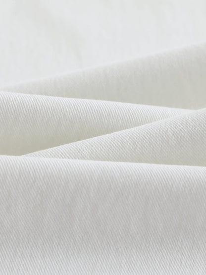 YEEYEEWang wide-leg jeans in white, Asian-fit cut, close-up of denim fabric texture.