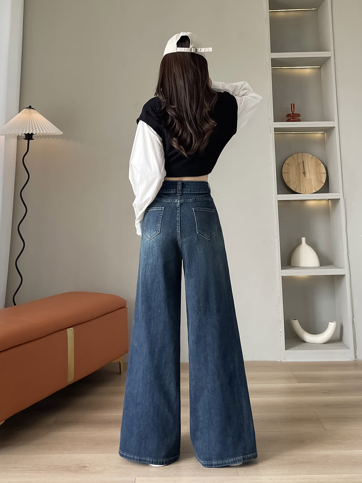 YEEYEEWang wide-leg jeans in fleece-lined vintage blue, Asian-fit cut, back view highlighting fit.
