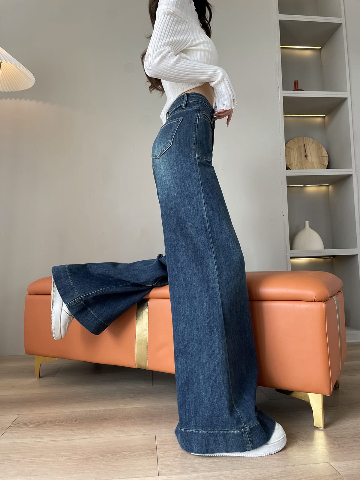 YEEYEEWang wide-leg jeans in vintage blue, Asian-fit cut, leg up showing wide fit.