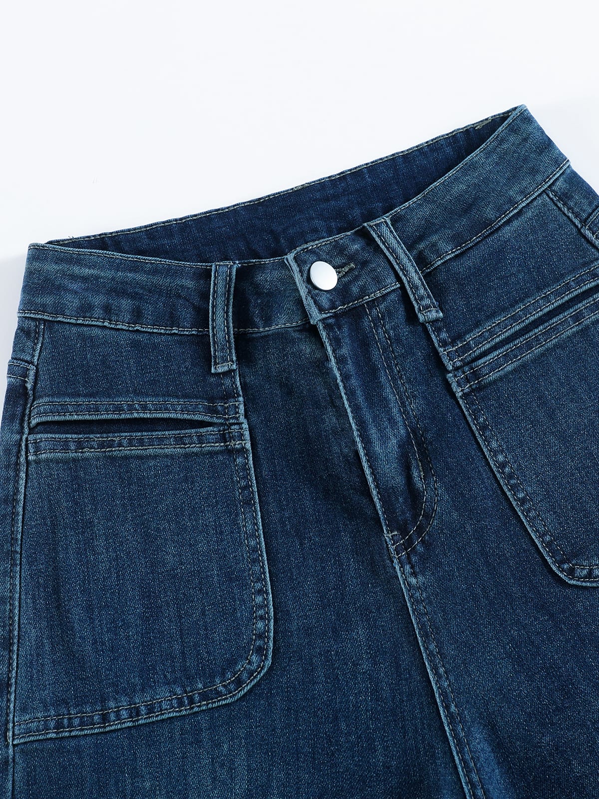 YEEYEEWang wide-leg jeans in vintage blue, Asian-fit cut, close-up of waist and button.