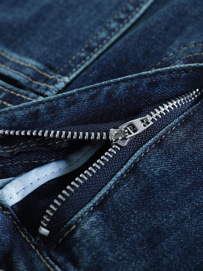 YEEYEEWang wide-leg jeans in vintage blue, Asian-fit cut, close-up of zipper detail.