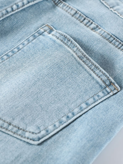 YEEYEEWang wide-leg jeans in light wash blue, Asian-fit cut, close-up of back pocket.