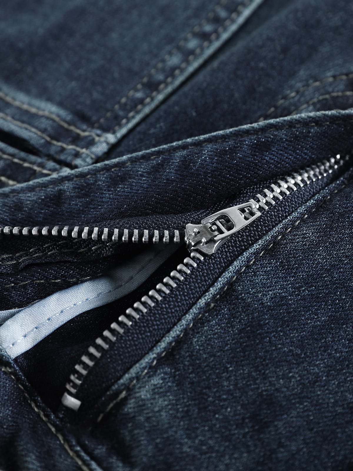 YEEYEEWang fleece-lined wide-leg jeans in mid-wash blue, Asian-fit cut, zipper detail.