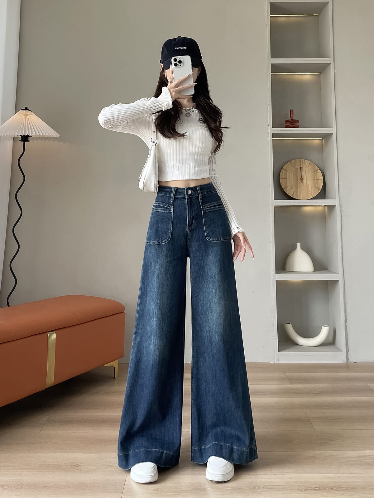 YEEYEEWang fleece-lined wide-leg jeans in vintage blue, Asian-fit cut, front lifestyle look.