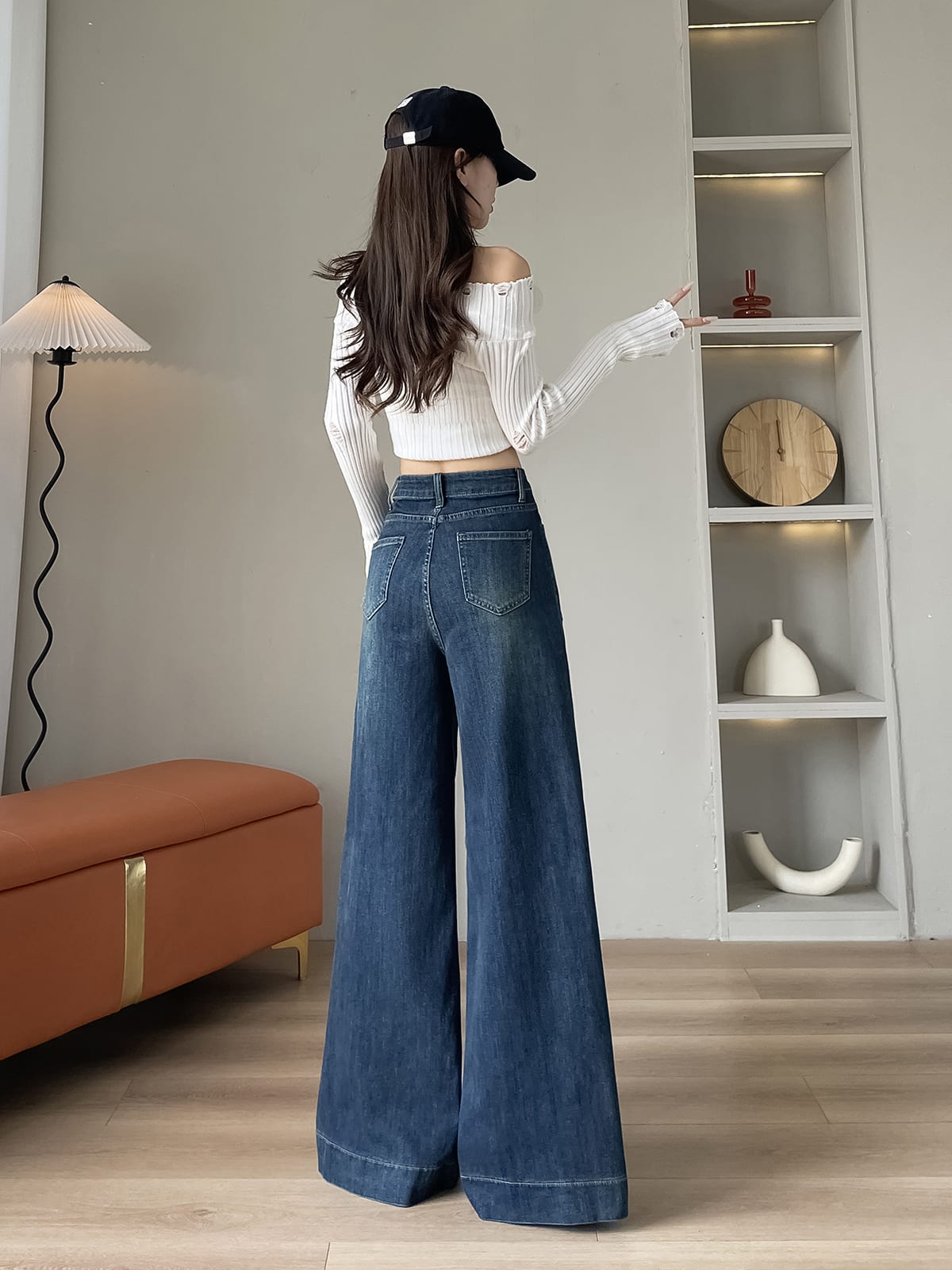 YEEYEEWang fleece-lined wide-leg jeans in vintage blue, Asian-fit cut, back lifestyle view.