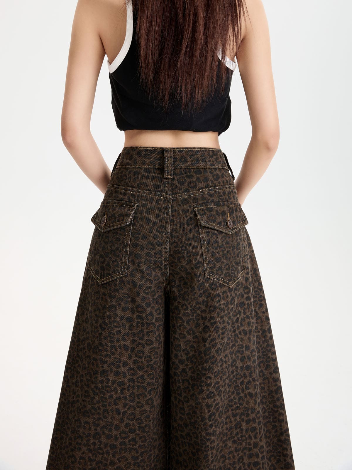 YEEYEEWang Wide-Leg Jeans in Leopard Print, Asian-fit cut, close-up back view highlighting the high-rise waistband and flap back patch pockets.