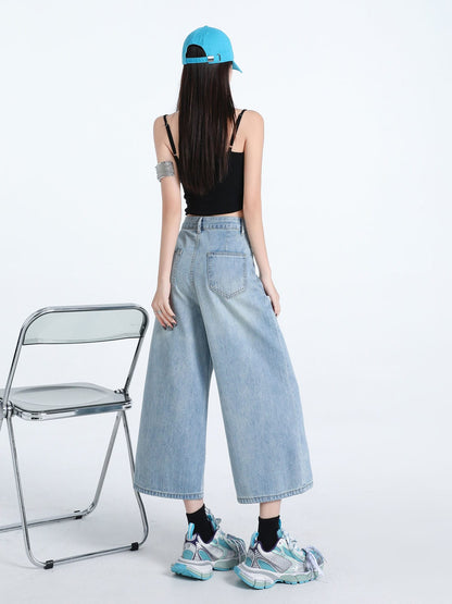YEEYEEWang Wide-Leg Jeans in Light Blue, Asian-fit cut, full-body back standing pose beside a clear folding chair, back patch pockets visible, blue cap.