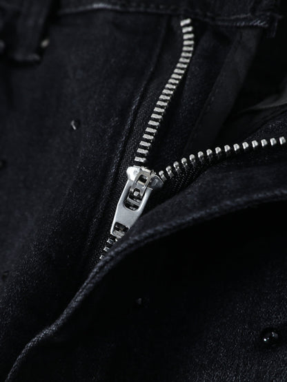 YEEYEEWang Wide-Leg Jeans in Solid Black, Asian-fit cut, close-up of the front fly metal zipper with interlocking teeth and pull tab on dark denim.