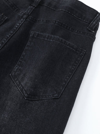 YEEYEEWang Wide-Leg Jeans in Solid Black, Asian-fit cut, close-up of a back patch pocket with pointed bottom and reinforced stitching on dark denim.
