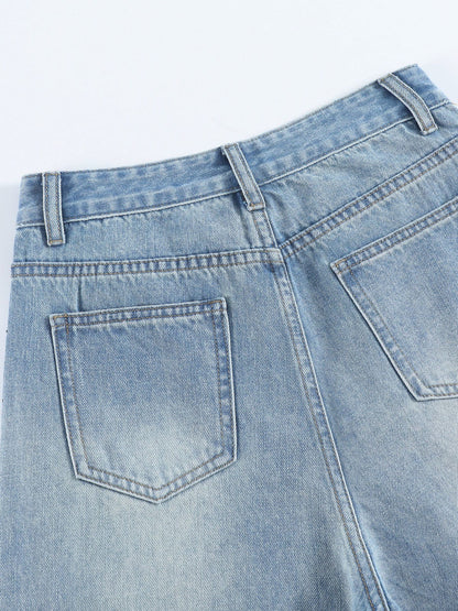 YEEYEEWang Wide-Leg Jeans in Light Blue, Asian-fit cut, close-up of back patch pocket with pointed base and double-needle stitching on washed denim.
