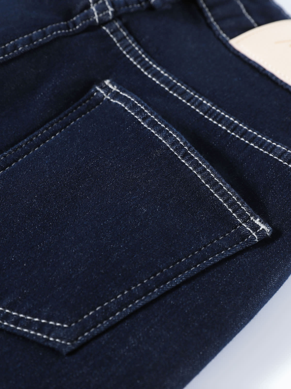 YEEYEEWang Wide-Leg jeans in Denim Blue, Asian-fit cut, close-up of back patch pocket with contrast stitching and leather patch.
