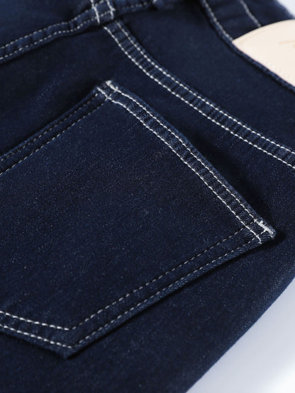 YEEYEEWang Wide-Leg jeans in Denim Blue, Asian-fit cut, close-up of back patch pocket with contrast stitching and leather patch.