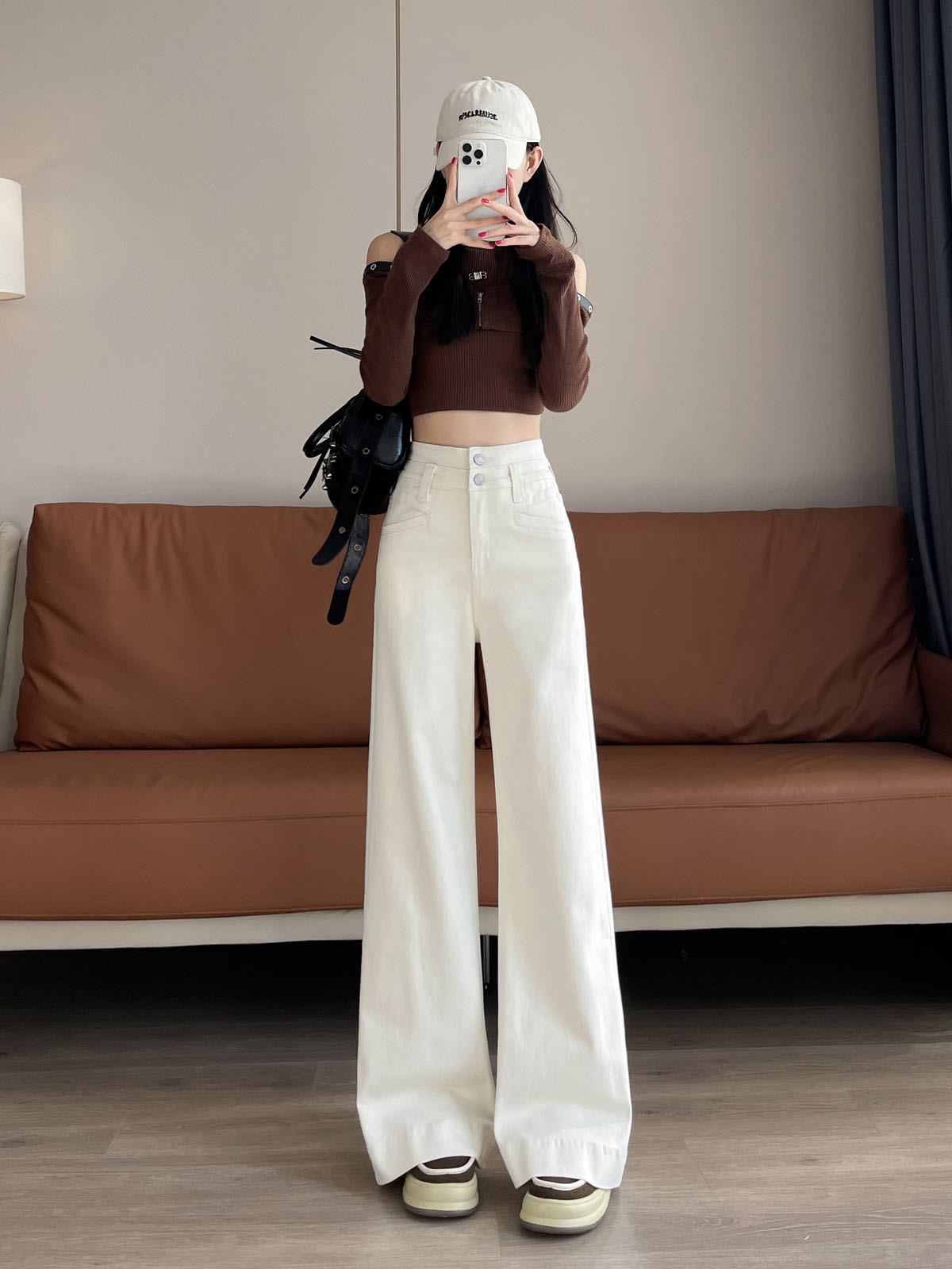YEEYEEWang Wide-Leg jeans in Ivory, Asian-fit cut, full-body front pose holding phone at face, white cap and black bag.