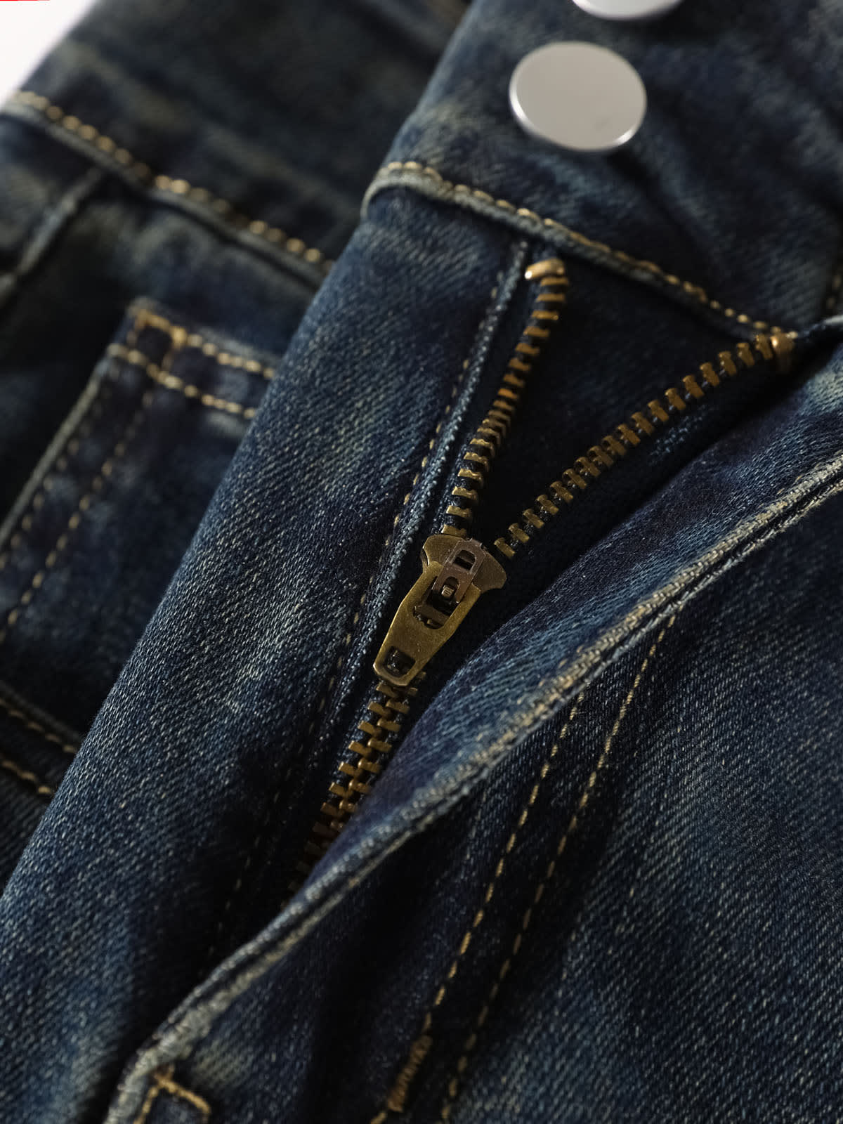 YEEYEEWang wide-leg jeans in Mid-Wash Blue, Asian-fit cut, close-up of metal zipper fly with metal button and neat stitching on dark denim.