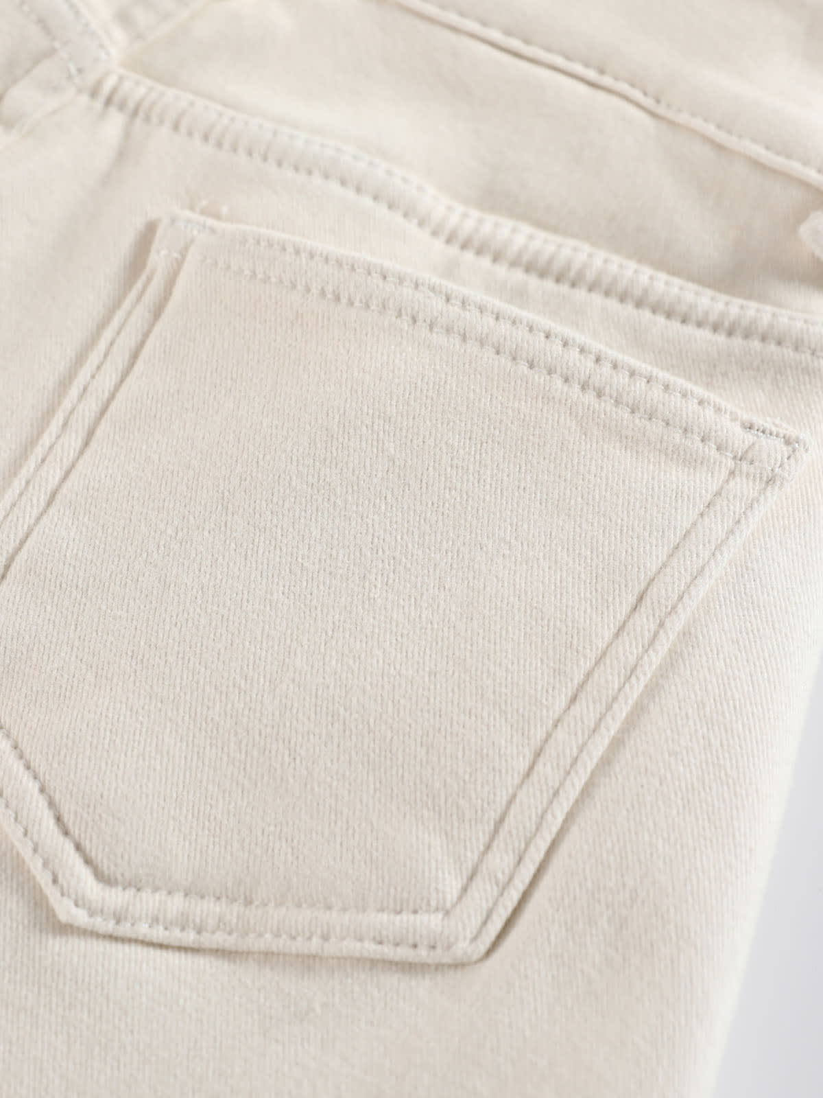 YEEYEEWang wide-leg jeans in Ivory, Asian-fit cut, close-up of back patch pocket with tonal stitching on soft cream denim.