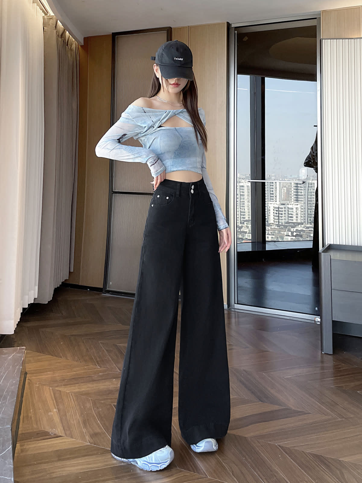 YEEYEEWang wide-leg jeans in Solid Black, Asian-fit cut, full-body side-front standing pose in black cap, hand resting on waistband.