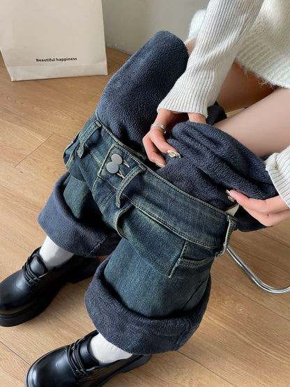 YEEYEEWang Fleece-Lined Wide-Leg Jeans in Mid-Wash Blue, close-up of seated model pulling up pant leg to reveal plush fleece lining at cuff, Asian-fit cut, variant thumbnail.