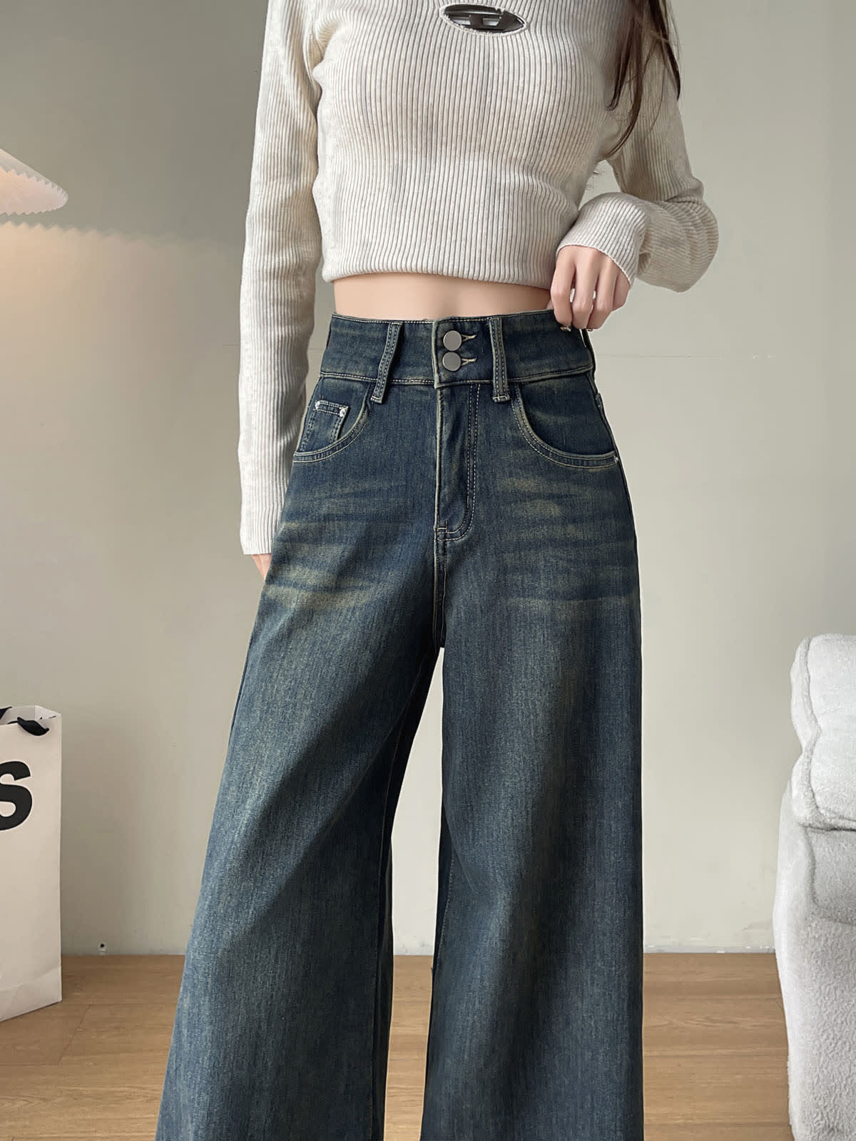YEEYEEWang Fleece-Lined Wide-Leg Jeans in Mid-Wash Blue, waist-down front view, double metal buttons and curved front pockets in focus, whisker wash texture, Asian-fit cut.