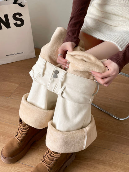YEEYEEWang Fleece-Lined Wide-Leg Jeans in Ivory, close-up of seated model pulling open waist to reveal cream plush fleece lining, Asian-fit cut, variant thumbnail.