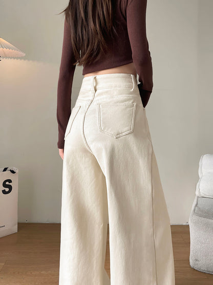 YEEYEEWang Fleece-Lined Wide-Leg Jeans in Ivory, waist-down back view, pointed back patch pocket with contrast stitching, Asian-fit cut.