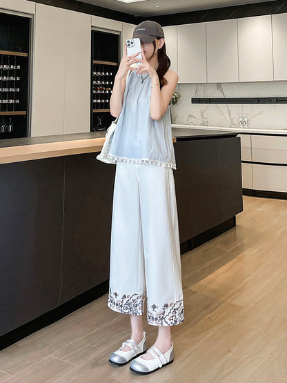 YEEYEEWang Wide-Leg Jeans in Ivory, Asian-fit cut, full-body front standing pose holding phone with both hands at face, woven bag on shoulder.
