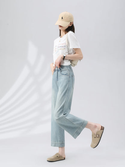 YEEYEEWang Wide-Leg Jeans in Light Blue, Asian-fit cut, full-body side view with leg-kick pose, beige cap and chain shoulder bag, fluid wide-leg drape.