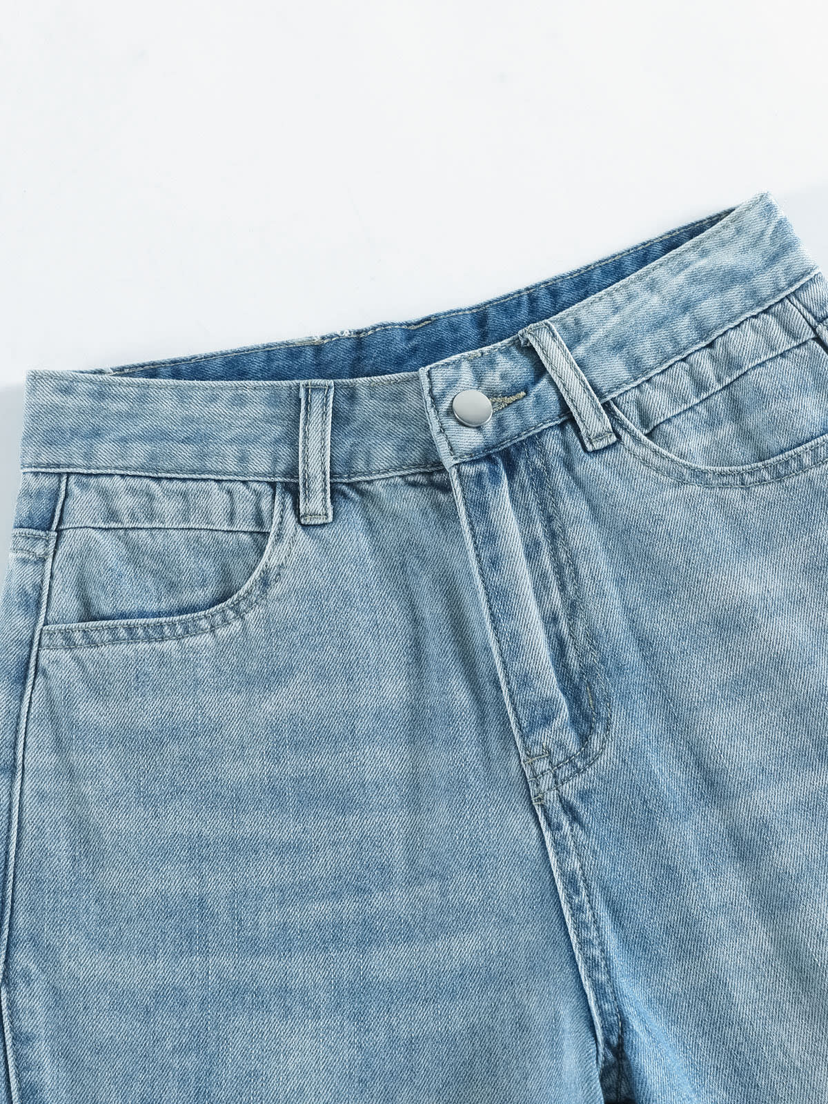 YEEYEEWang Denim Bermuda Shorts in Blue, Asian-fit cut, close-up of the waistband with silver-tone button, belt loops and curved front pocket openings.