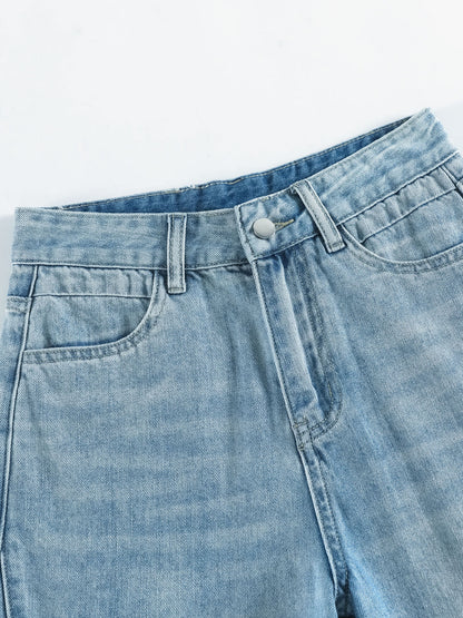 YEEYEEWang Denim Bermuda Shorts in Blue, Asian-fit cut, close-up of the waistband with silver-tone button, belt loops and curved front pocket openings.