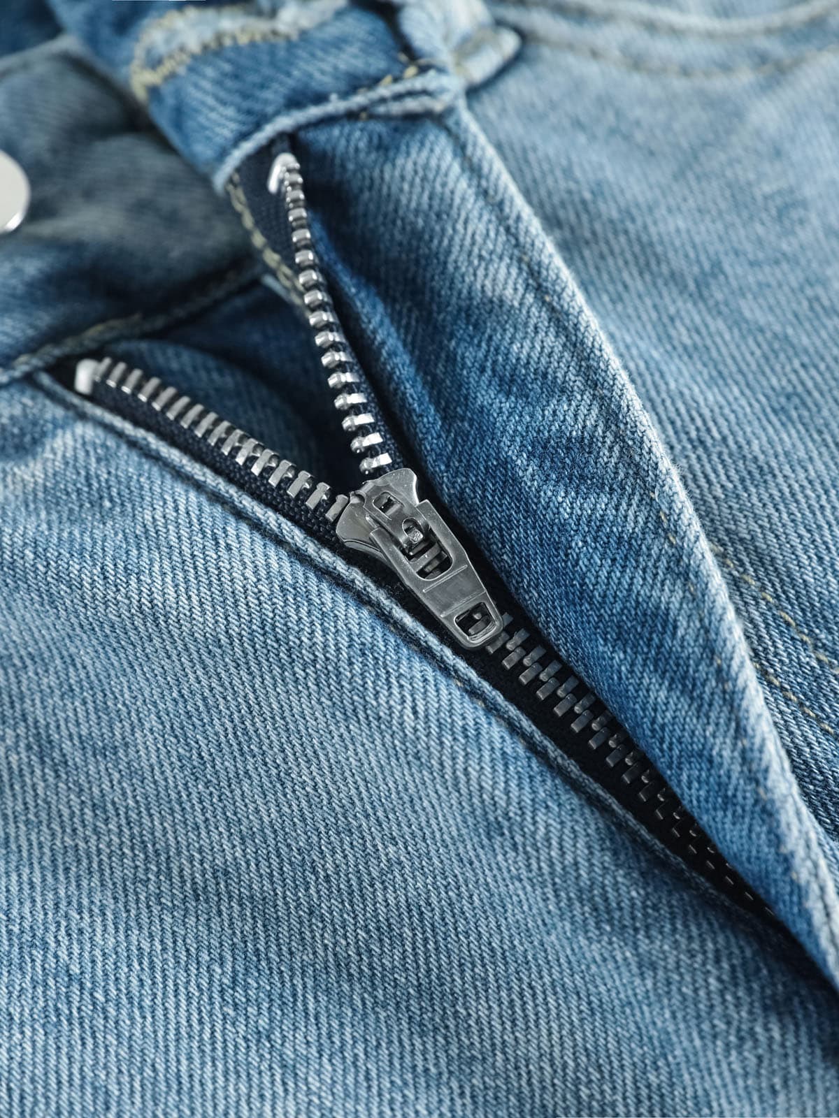 YEEYEEWang Denim Bermuda Shorts in Blue, Asian-fit cut, close-up of the fly with silver-tone zipper and neat stitching on washed denim.