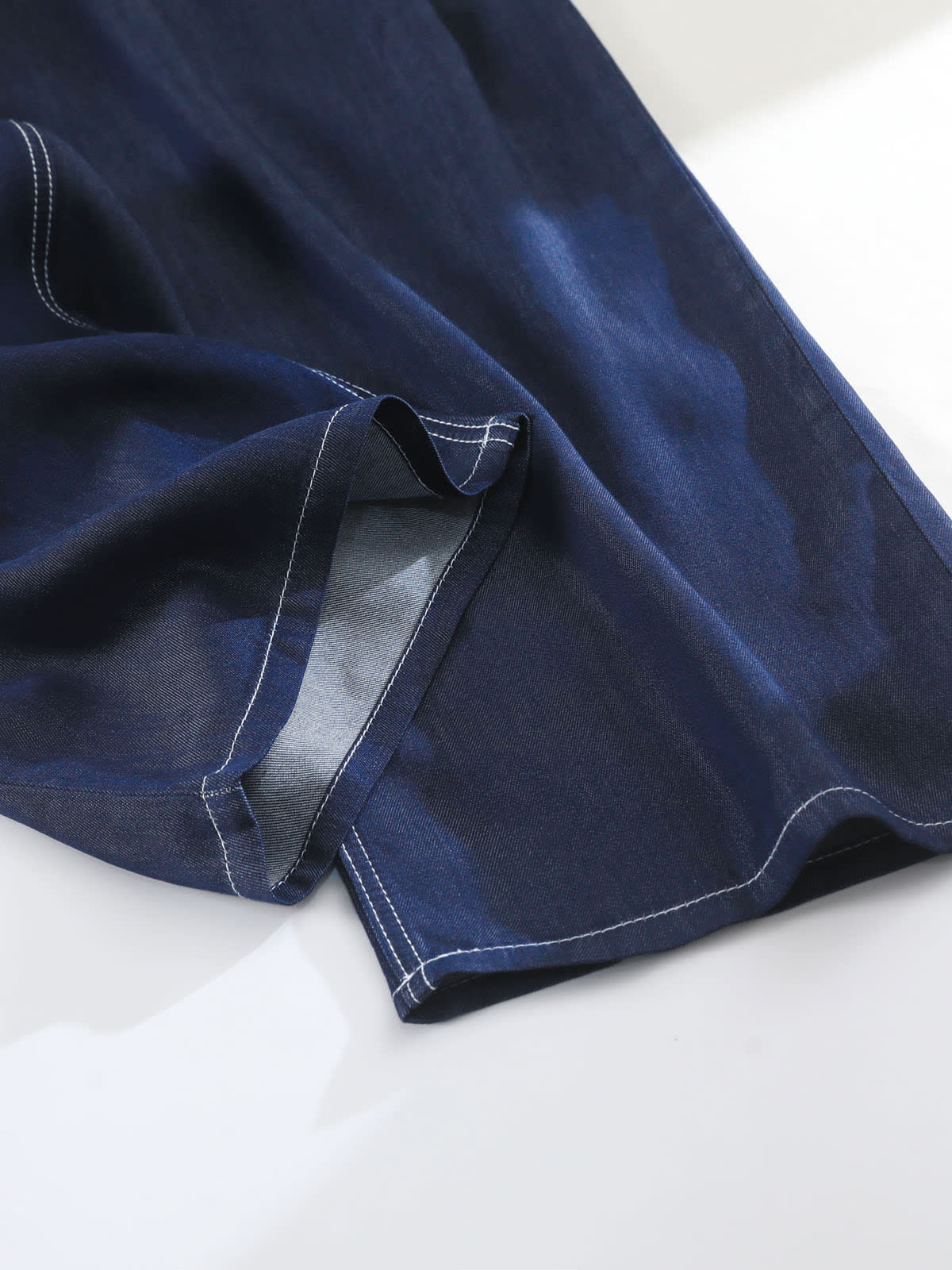 YEEYEEWang Wide-Leg Jeans in Denim Blue, Asian-fit cut, close-up of leg hems with clean double contrast stitching and soft folded drape.