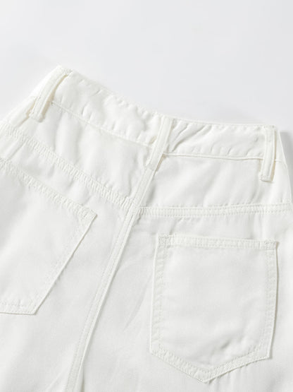 YEEYEEWang Wide-Leg Jeans in White, Asian-fit cut, close-up of back patch pockets with clean double stitching on white denim.