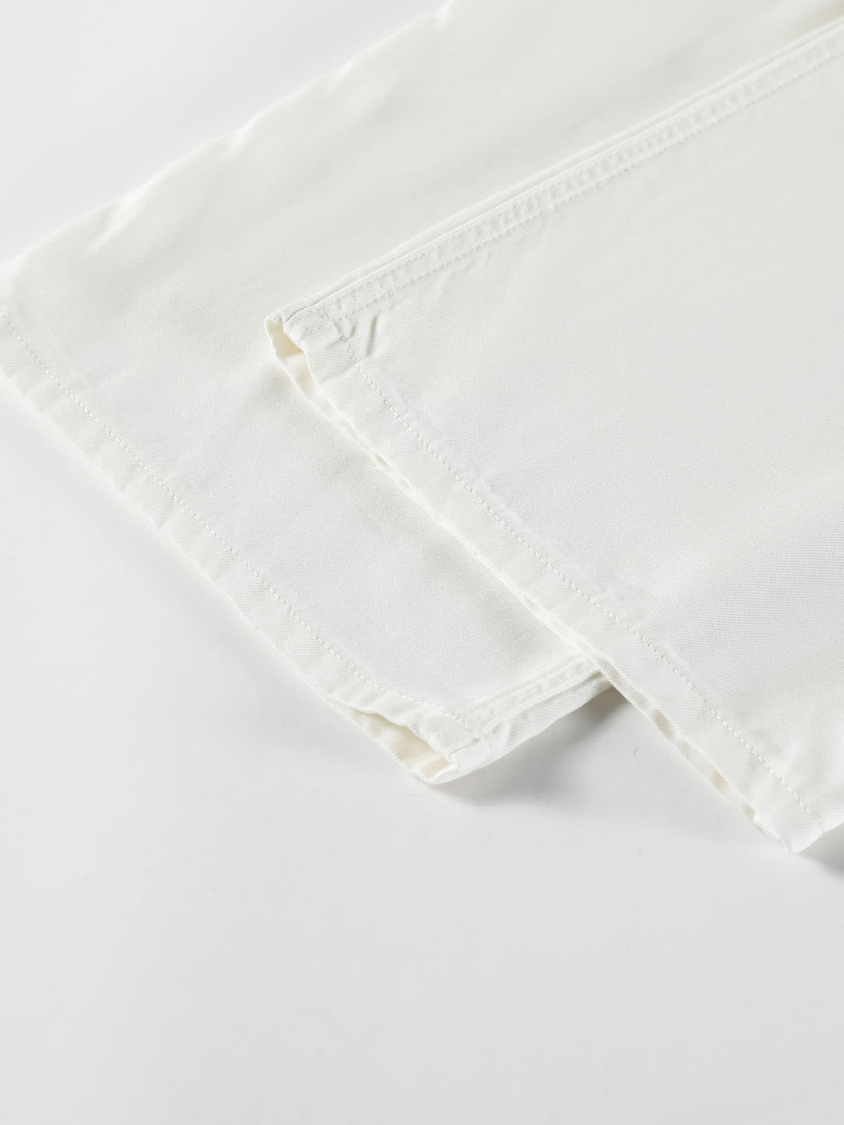 YEEYEEWang Wide-Leg Jeans in White, Asian-fit cut, close-up of clean hem with double topstitching and soft white denim texture.